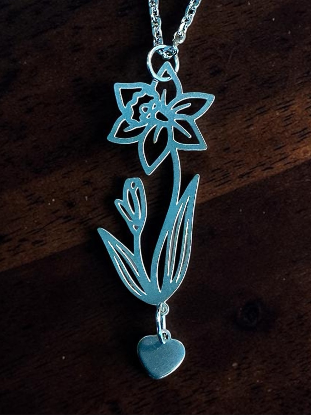 🆕 March Birth Flower DAFFODIL Laser Etched Pendant Necklace